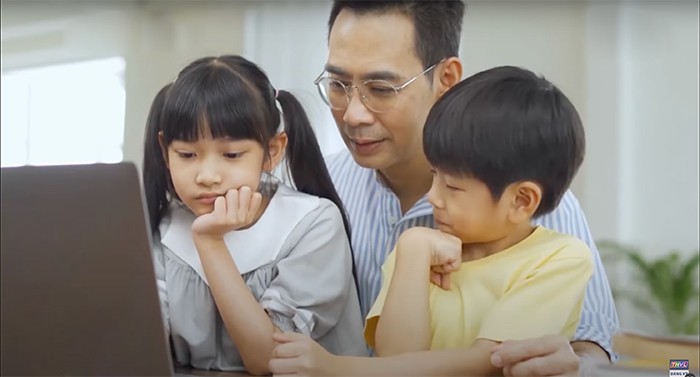 can-day-tre-dieu-gi-trong-thoi-dai-cong-nghe-day-con-thoi-cong-nghe1-1755696475-48-width700height377 Gia đình mới là nơi giữ cho trẻ cân bằng và trưởng thành an toàn (Ảnh minh họa)