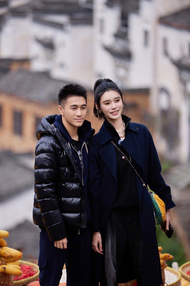 Siêu mẫu Victoria's Secret lộ diện bên thiếu gia trùm sòng bạc sau nghi vấn