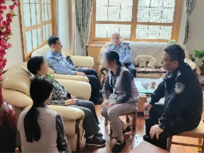 Vợ chồng U70 tuổi bán nhà gấp, định dùng 10 tỷ đồng mua vàng, ngân hàng đồng ý giao dịch rồi lại báo cảnh sát- Ảnh 2.