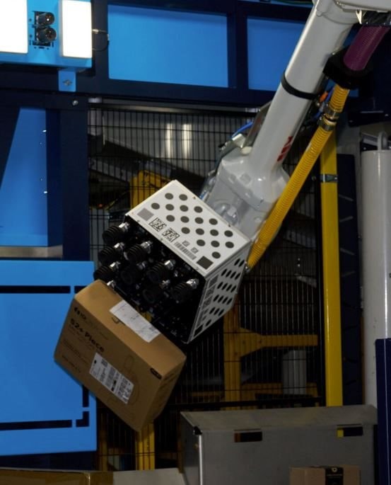 Nhóm nạn nhân đầu tiên của robot xuất hiện: 800 triệu lao động toàn cầu sẽ sớm mất việc, thế giới phải chung sống cùng máy móc vào năm 2025- Ảnh 3. Nhóm nạn nhân đầu tiên của robot xuất hiện: 800 triệu lao động toàn cầu sẽ sớm mất việc, thế giới phải chung sống cùng máy móc vào năm 2025- Ảnh 3.