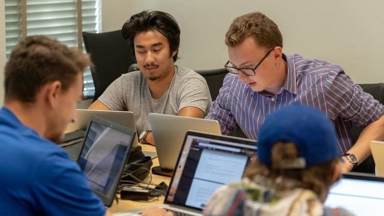 Nước Mỹ đau đầu vì quá nhiều sinh viên thất nghiệp: Giấc mơ đại học tan vỡ vì tấm bằng mất giá- Ảnh 2.