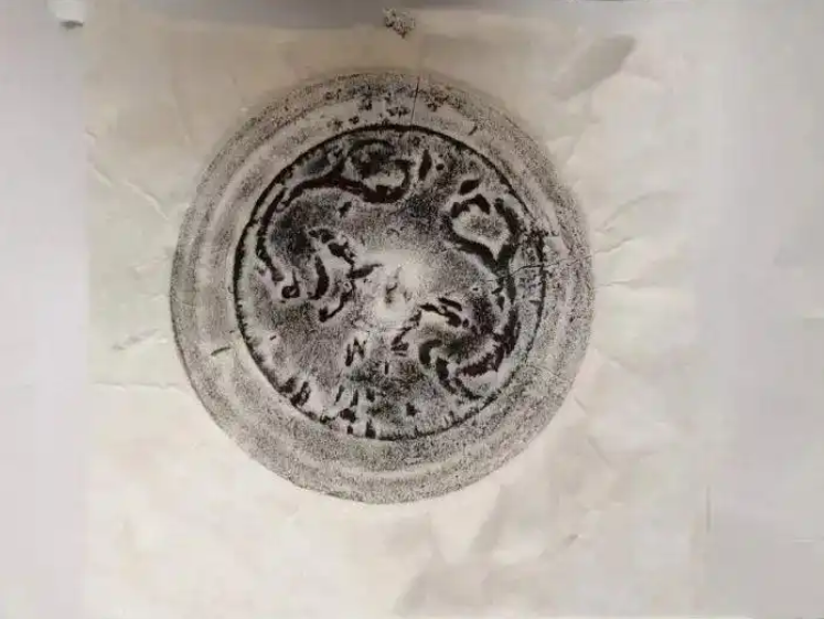 Công trường dừng thi công khẩn cấp máy xúc đào trúng vật thể lạ, kho báu 800 năm tuổi lấp lánh được đào lên: Quý hơn vàng- Ảnh 3. Công trường dừng thi công khẩn cấp máy xúc đào trúng vật thể lạ, kho báu 800 năm tuổi lấp lánh được đào lên: Quý hơn vàng- Ảnh 3.