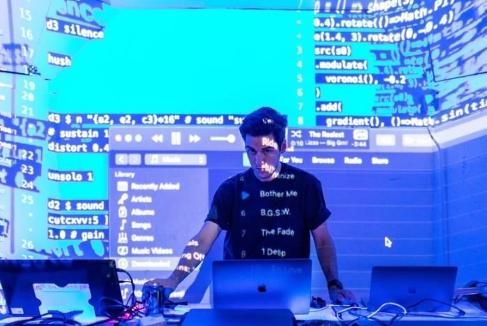 Chàng trai làm game chỉ bằng 1 câu lệnh AI, kiếm 1 tỷ đồng/tháng- Ảnh 1. Chàng trai làm game chỉ bằng 1 câu lệnh AI, kiếm 1 tỷ đồng/tháng- Ảnh 1.