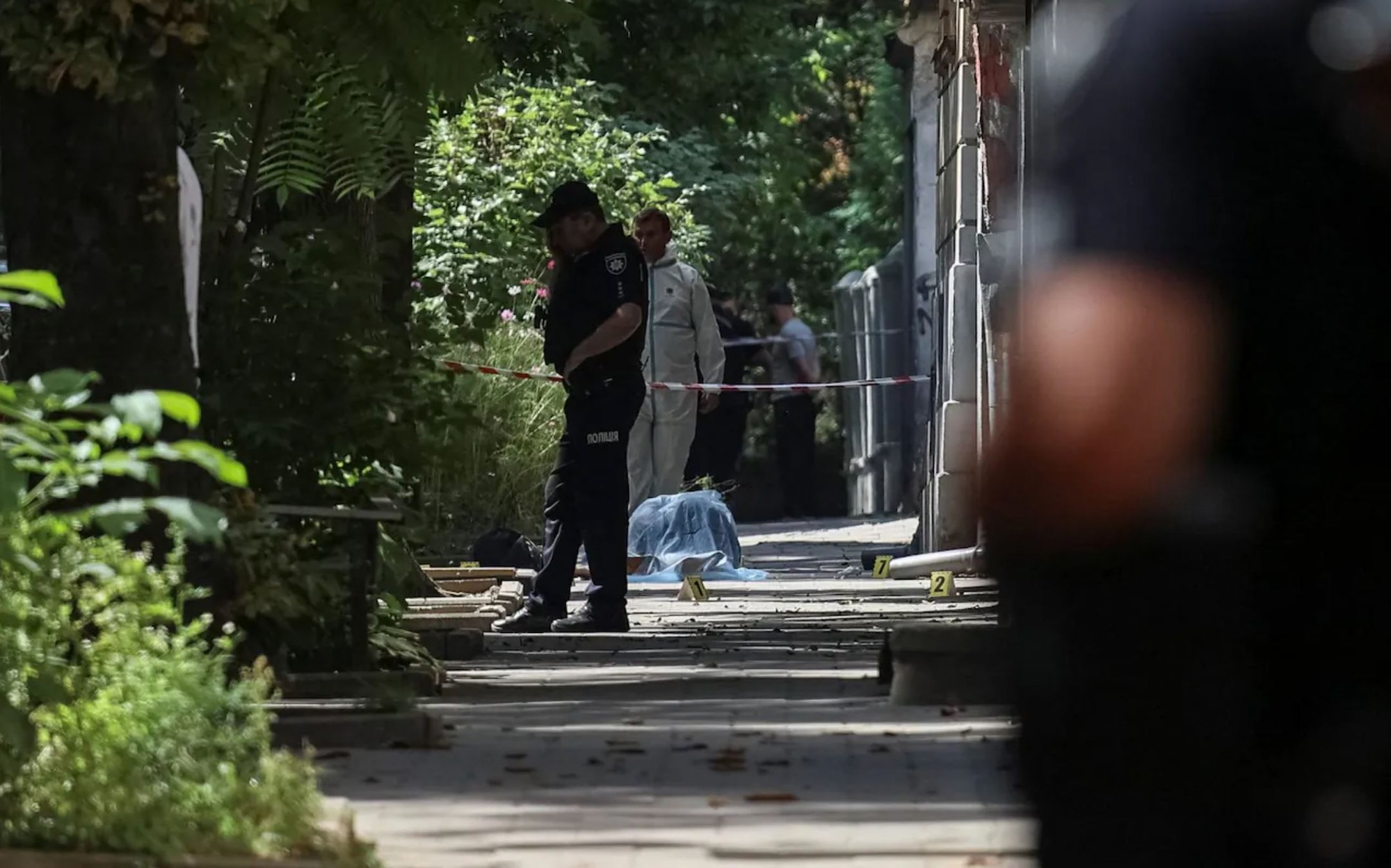 Rúng động Ukraine: Cựu Chủ tịch Quốc hội bị ám sát, hung thủ tình nghi giả dạng shipper- Ảnh 2. Rúng động Ukraine: Cựu Chủ tịch Quốc hội bị ám sát, hung thủ tình nghi giả dạng shipper- Ảnh 2.