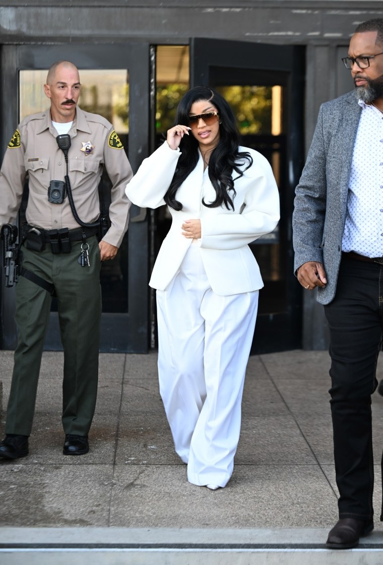 Hơn 10 triệu lượt xem 1 sao nữ trả lời thẩm vấn như