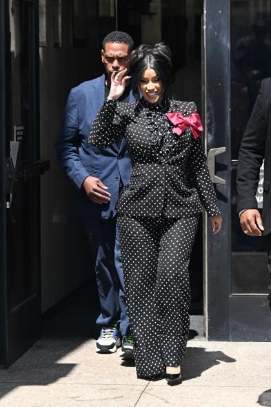 Trần đời chưa thấy ai hầu toà như sao nữ này: Hết cợt nhả, ngủ gục, rồi lại xô xát ngay sau xét xử!- Ảnh 4. Trần đời chưa thấy ai hầu toà như sao nữ này: Hết cợt nhả, ngủ gục, rồi lại xô xát ngay sau xét xử!- Ảnh 4.