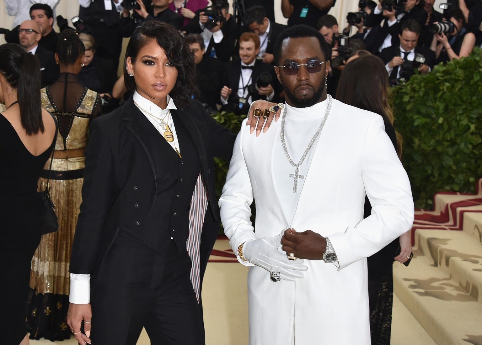 "Kẻ săn mồi tình dục" Diddy khóc than thảm thiết chưa từng thấy cassie ventura sean diddy combs 17594793236171355689909 1759481533214 17594815337641453103810