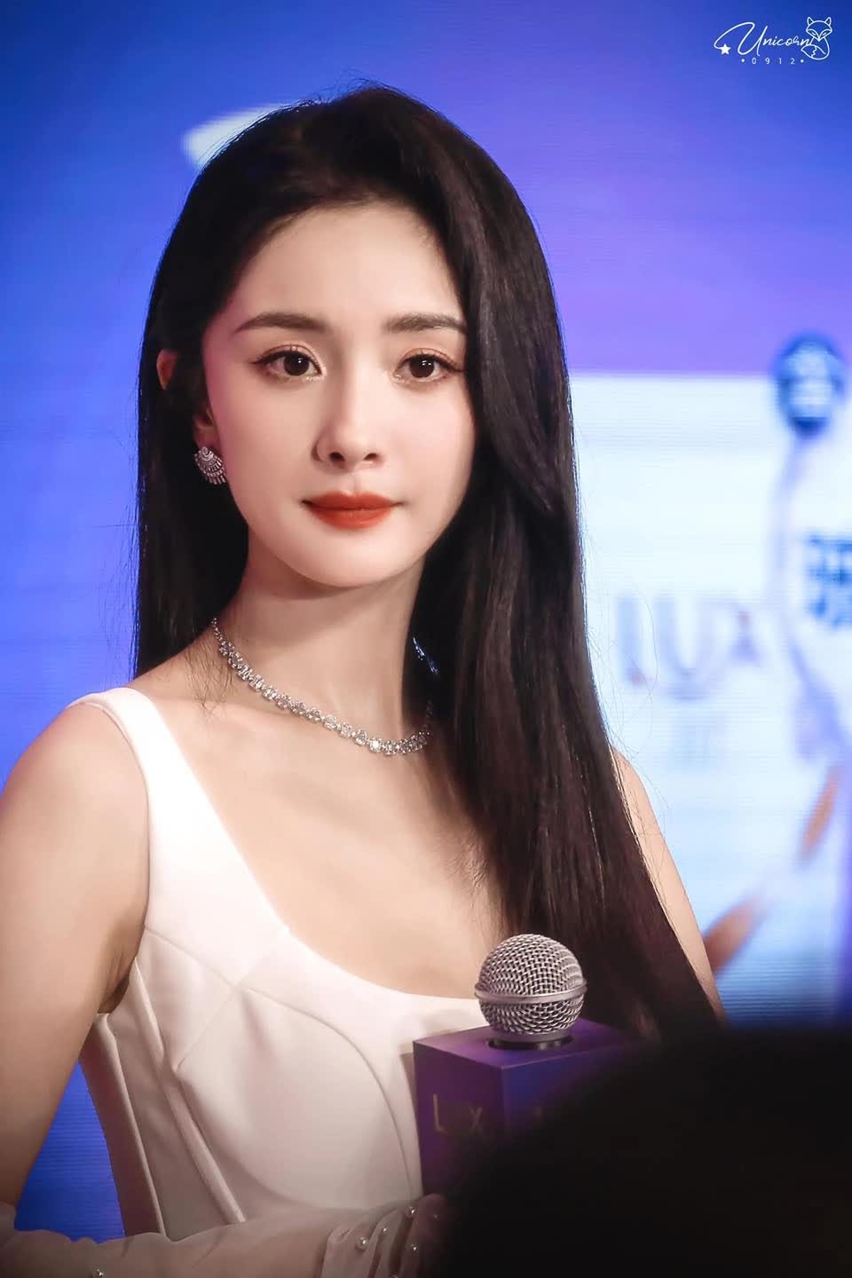 6 mỹ nhân có cát-xê cao nhất Trung Quốc 2025: Địch Lệ Nhiệt Ba xếp hạng chót, xem tới hạng 1 mà giật mình- Ảnh 2.