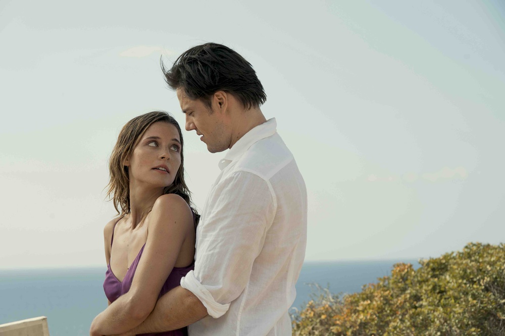 Phim ngôn tình mới chiếu 1 ngày đã chiếm top 1 toàn cầu: Cảnh nóng đẹp nhất 2025, cặp chính sao mà ngọt thế!- Ảnh 6.