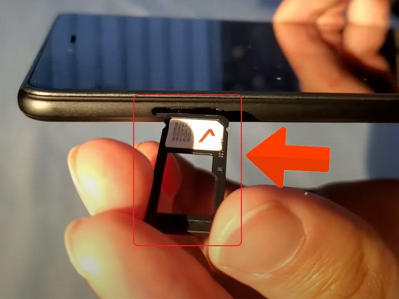 Lắp SIM vào điện thoại mới, người phụ nữ bất ngờ nhận được hàng loạt tin nhắn trừ tiền từ ngân hàng, hơn 200 triệu trong tài khoản bị rút sạch- Ảnh 1.