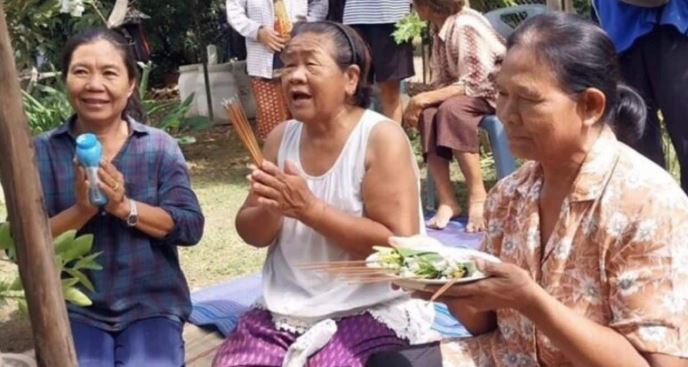 Cây chuối bỗng xảy ra hiện tượng lạ, người dân đổ xô đến xem- Ảnh 3.