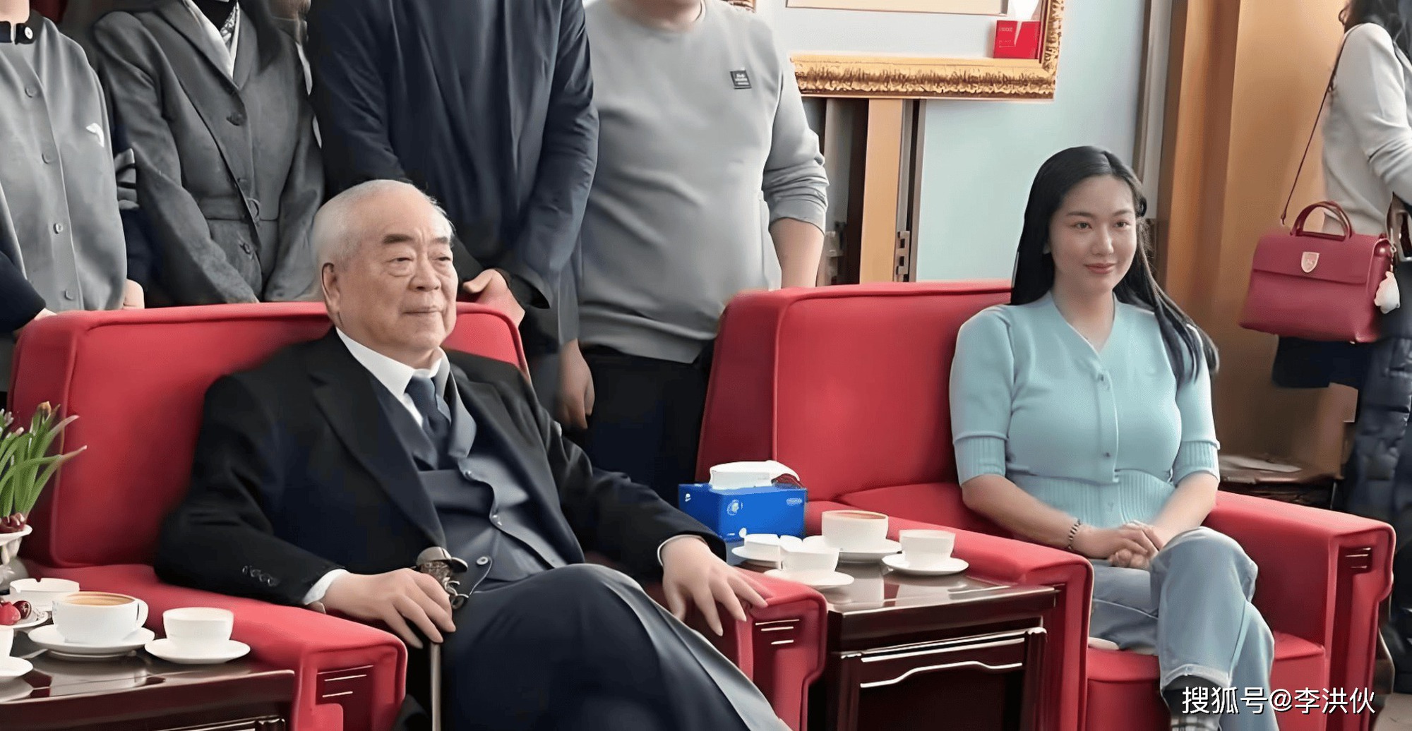 Đã có tung tích danh họa U90 nghi bị vợ người mẫu kém 50 tuổi bắt cóc thủ tiêu để chiếm đoạt 68 nghìn tỷ- Ảnh 1.