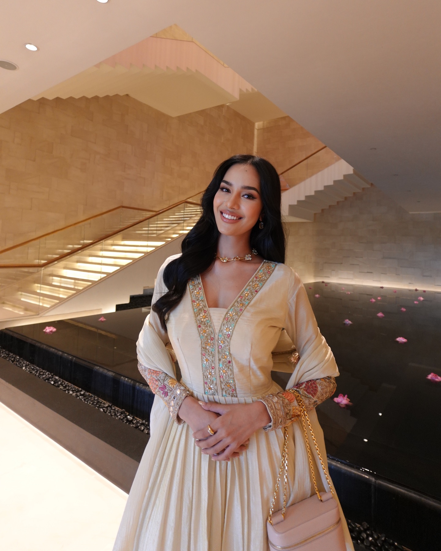 Hoa hậu Thái Lan vừa đăng quang Miss World: Bị Miss Universe tước danh hiệu, Hoa hậu Thái Lan vừa đăng quang Miss World: Bị Miss Universe tước danh hiệu,