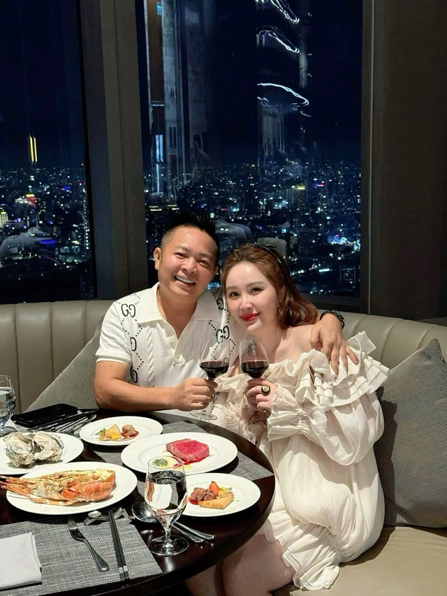 Sao nữ Việt giàu sụ từ khi 16 tuổi: Bố mẹ là trùm bất động sản, rơi vào trầm cảm vì cháy nhà- Ảnh 17.