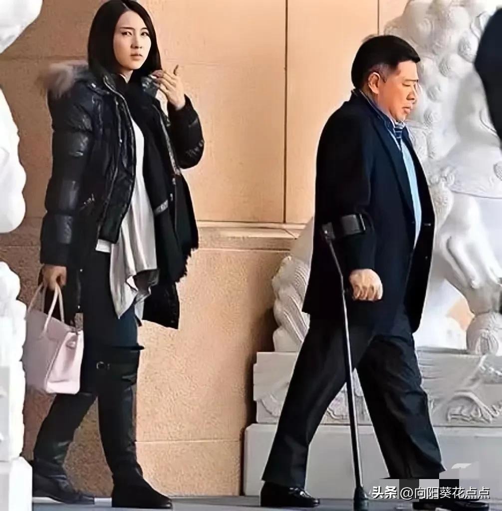 Phu nhân hào môn Lê Tư khoe ảnh mặt mộc ở tuổi 53: Nhan sắc sau phẫu thuật thẩm mỹ gây chú ý- Ảnh 4.