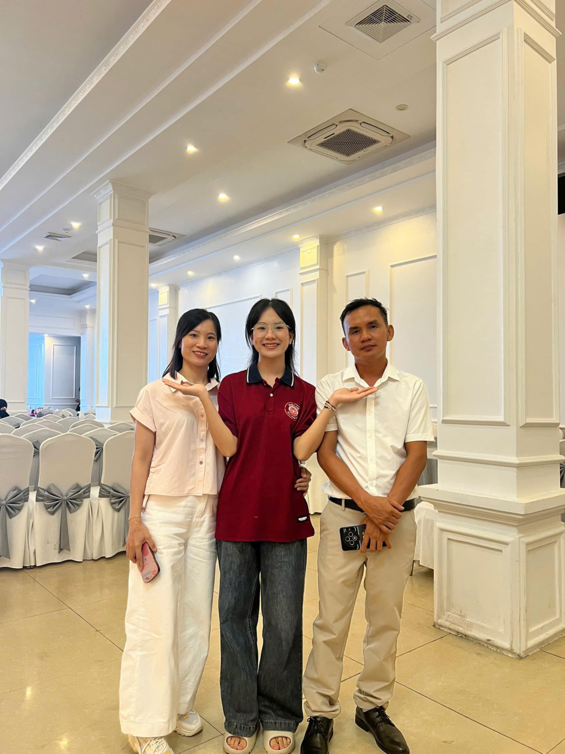 Với bố mẹ, Bình là người con rất hiểu chuyện, hiếu thảo.