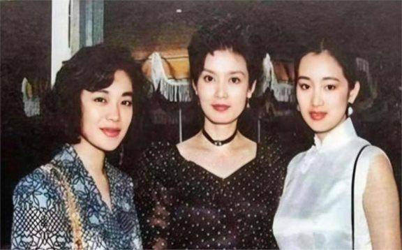 4 quý bà màn ảnh Hoa ngữ: Đẹp từ thần thái, sang từ cốt cách, không ai