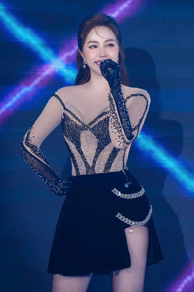 Sao nữ Việt giàu sụ từ khi 16 tuổi: Bố mẹ là trùm bất động sản, rơi vào trầm cảm vì cháy nhà- Ảnh 1.