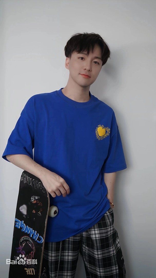 cf1b9d16fdfaaf51f3dec22b8d0f83ee-17558514286871413239861-1755864178202-17558641787162050690748 "Sao nhí số 1 showbiz" 14 tuổi đầu không còn 1 sợi tóc, khổ sở chịu đựng 300 mũi kim để cứu diện mạo cf1b9d16fdfaaf51f3dec22b8d0f83ee 17558514286871413239861 1755864178202 17558641787162050690748