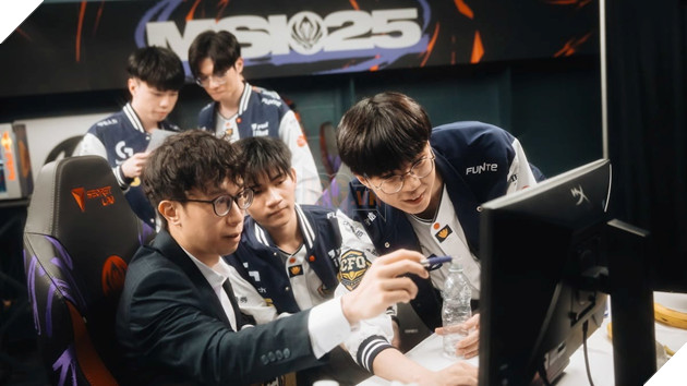 CFO không phải đội đầu tiên tặng gà rán cho người hâm mộ