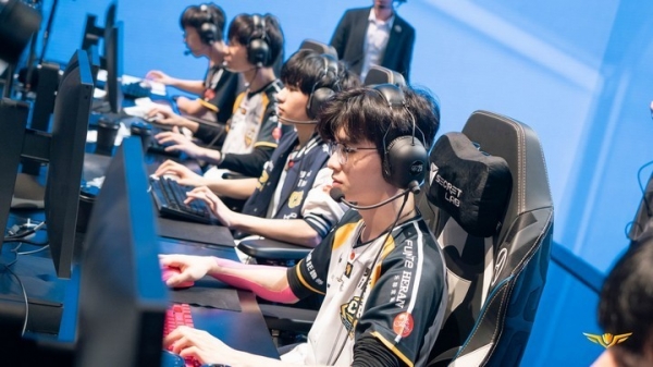 "Anh Cả" CFO thất bại đầy tiếc nuối, AL lội ngược dòng ngoạn mục giành vé vào Tứ kết CKTG 2025 cfoo 120251017221809jpg