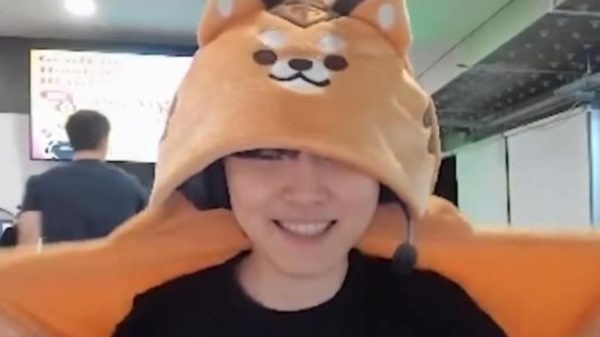 Chovy trổ tài bán “chăn GenRang” cực mượt khiến nhiều fan thích thú chan trum dau genrang 3jpg