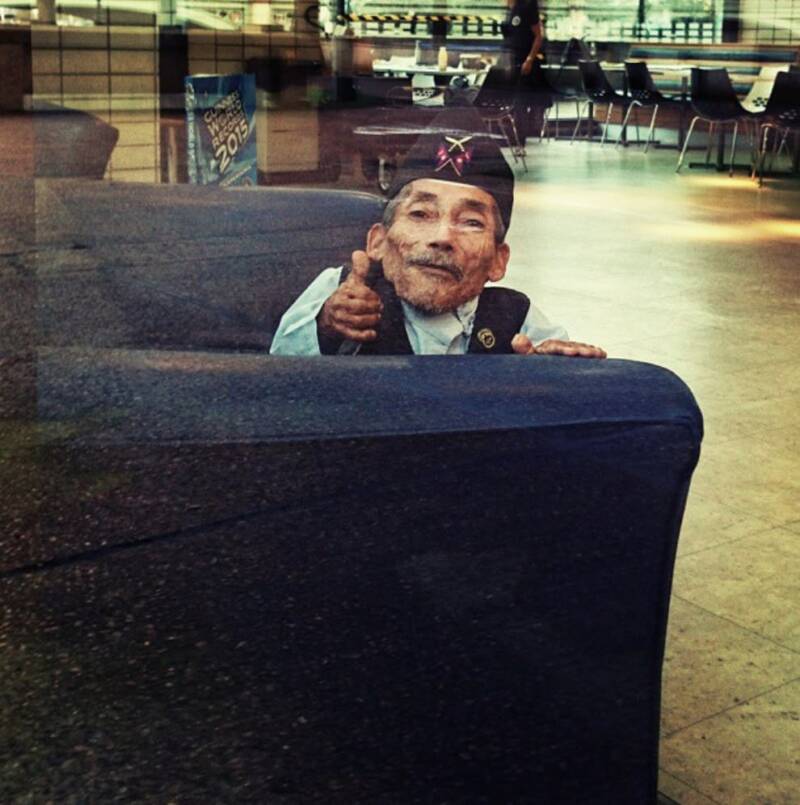 Cuộc sống khó tin của người đàn ông thấp nhất thế giới, chỉ cao 54,5cm- Ảnh 6. Cuộc sống khó tin của người đàn ông thấp nhất thế giới, chỉ cao 54,5cm- Ảnh 6.