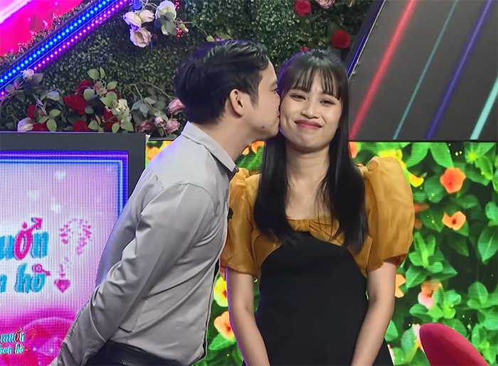 Anh chàng sáng làm quản lý, chiều chạy xe ôm gặp được nàng