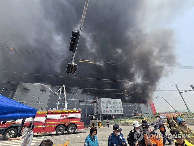 Hàn Quốc: Cháy trung tâm Logistics, sơ tán khẩn 178 người- Ảnh 1.