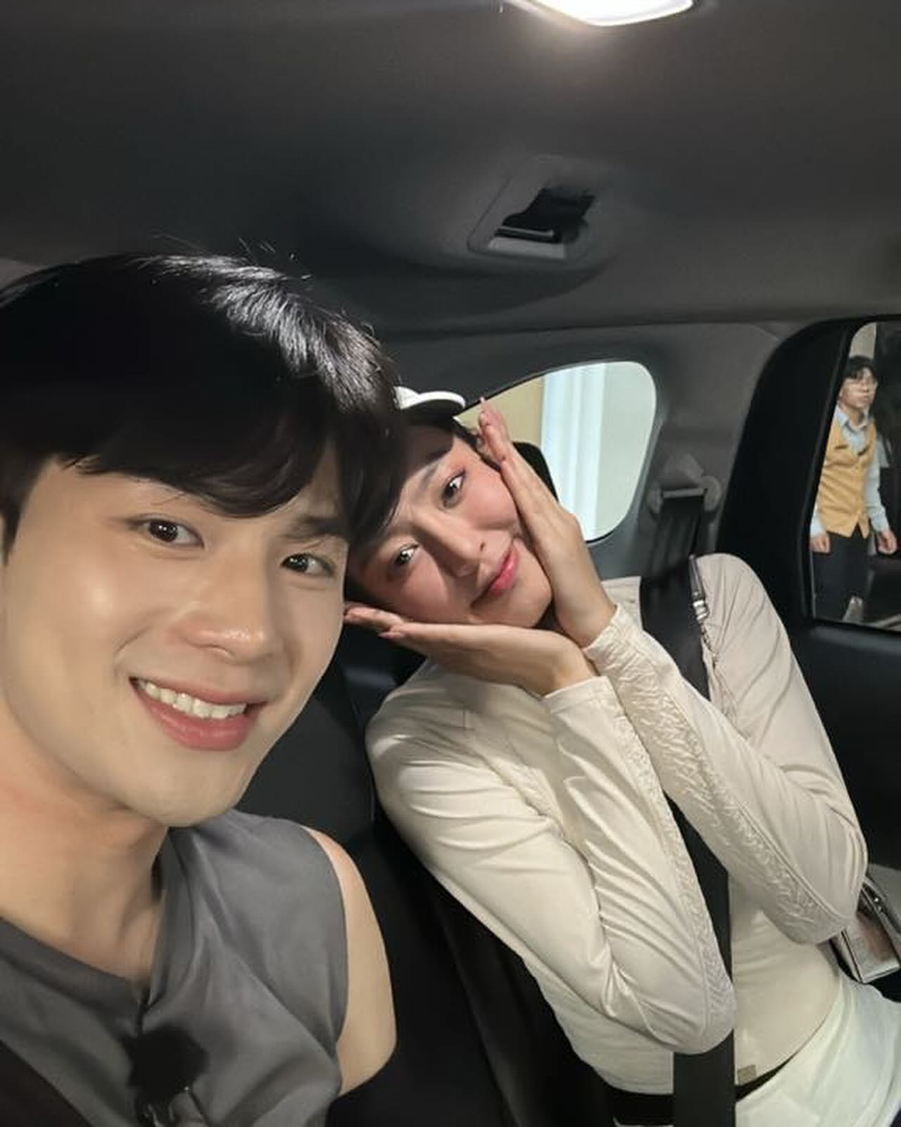 Á hậu Vbiz có động thái cực phũ với Á hậu Vbiz có động thái cực phũ với