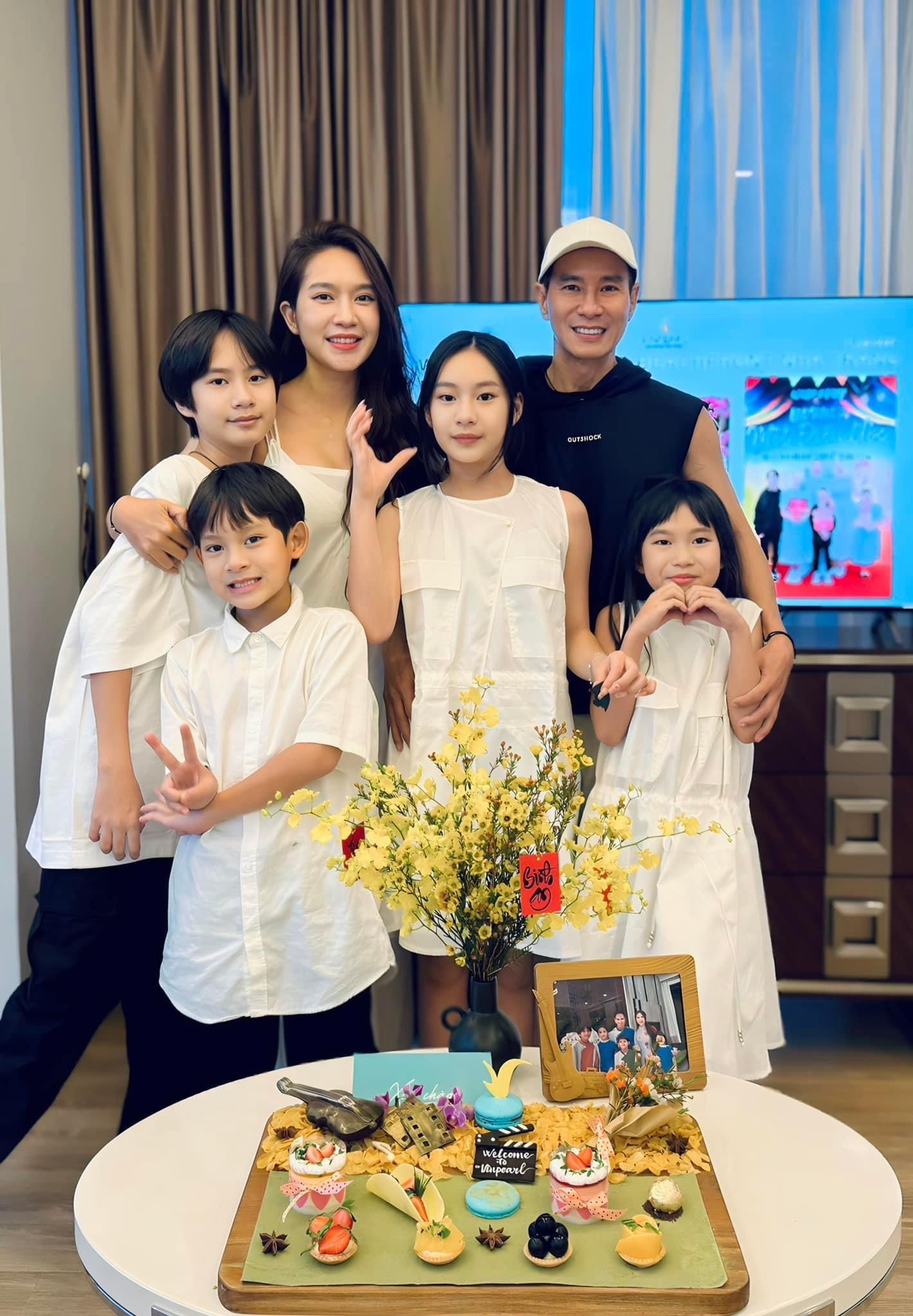 Hành động đặc biệt gây chú ý của các con Lý Hải tại sự kiện của bố, netizen cảm thán: Tinh tế quá đi- Ảnh 2.