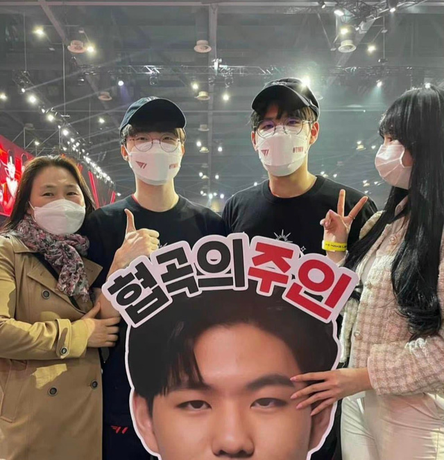 Chị gái Oner khoe ảnh mới, nhan sắc lấn át cả sao giải trí khiến dân mạng trầm trồ- Ảnh 1. Chị gái Oner khoe ảnh mới, nhan sắc lấn át cả sao giải trí khiến dân mạng trầm trồ- Ảnh 1.