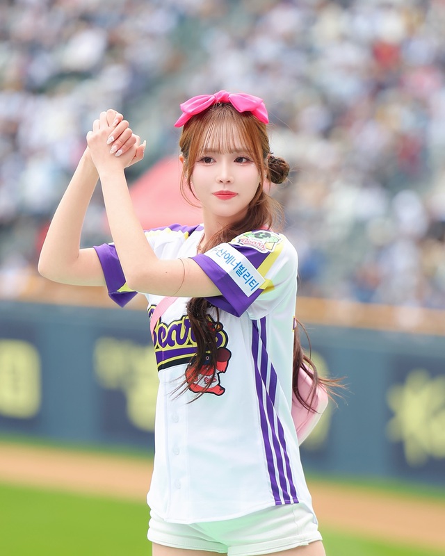 Chị gái Oner không trang điểm hay trang phục cầu kỳ vẫn thu hút mọi ánh nhìn Chị gái Oner không trang điểm hay trang phục cầu kỳ vẫn thu hút mọi ánh nhìn