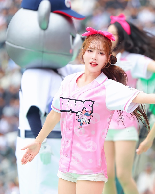 Nhan sắc vừa mang chút Nhan sắc vừa mang chút