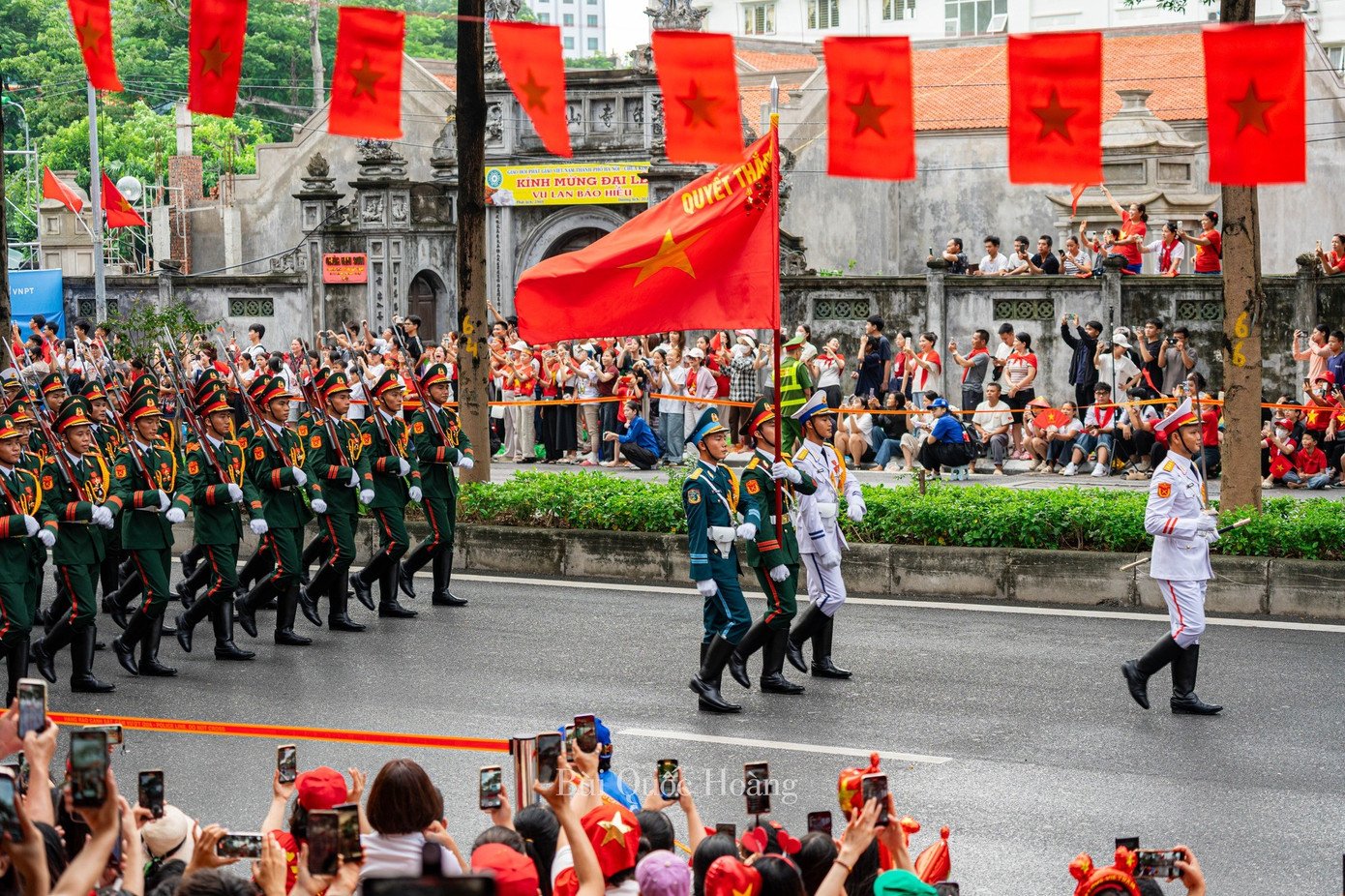 Sáng 2/9, chương trình diễu binh, diễu hành đã diễn ra trong không khí hào hùng và sự cổ vũ nhiệt liệt của người dân. Ảnh: VTV, Bùi Quốc Hoàng.