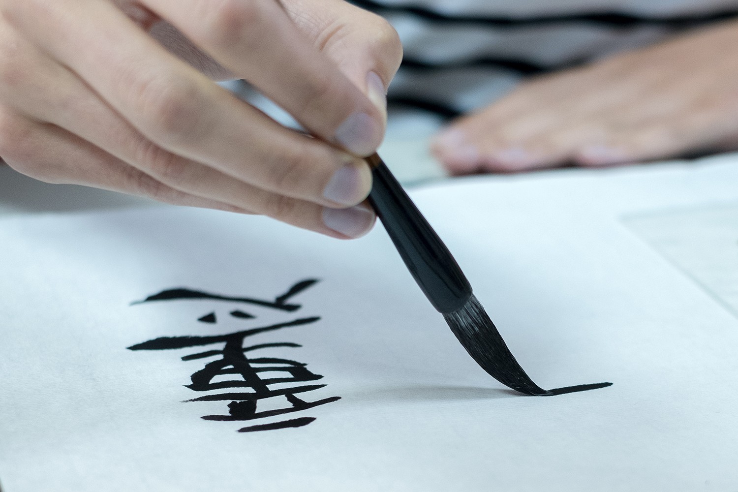 chinesecalligraphy-1747999576-707-width1500height1000 Các chuyên gia tâm lý học tại Đài Loan cũng đang nghiên cứu mối liên hệ giữa thư pháp và sức khỏe tâm thần.