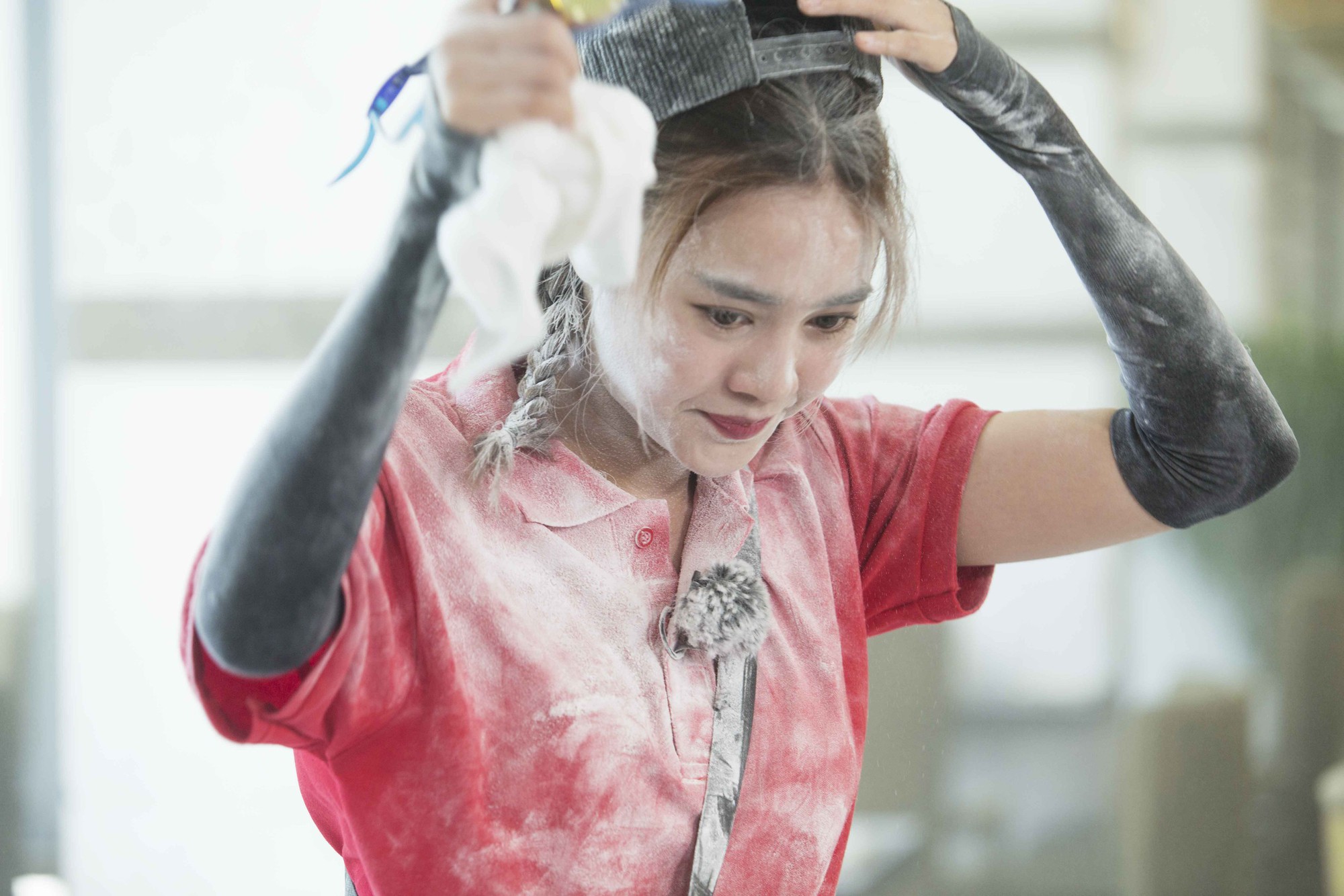 Lộ clip Lan Ngọc tại Running Man sau chấn thương phải ngồi xe lăn, tình trạng hiện tại đáng lo ngại- Ảnh 3. Lộ clip Lan Ngọc tại Running Man sau chấn thương phải ngồi xe lăn, tình trạng hiện tại đáng lo ngại- Ảnh 3.