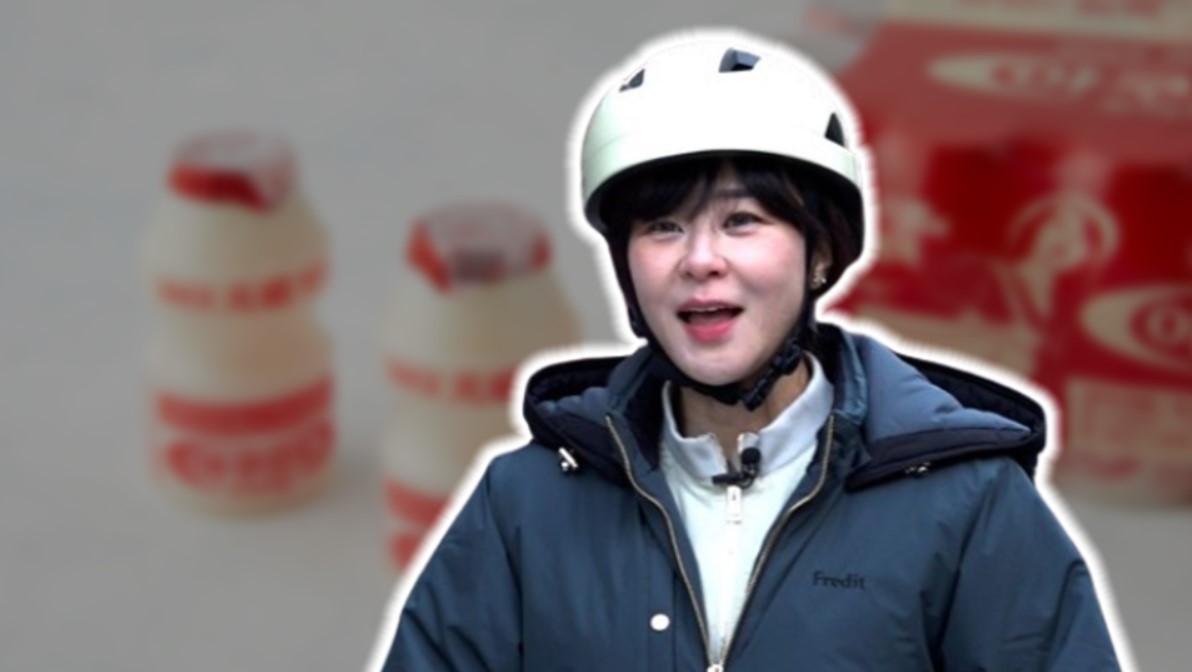 Bắt gặp minh tinh hạng A đi làm công nhân vệ sinh và rửa bát thuê, biết lý do ai cũng sốc- Ảnh 1.