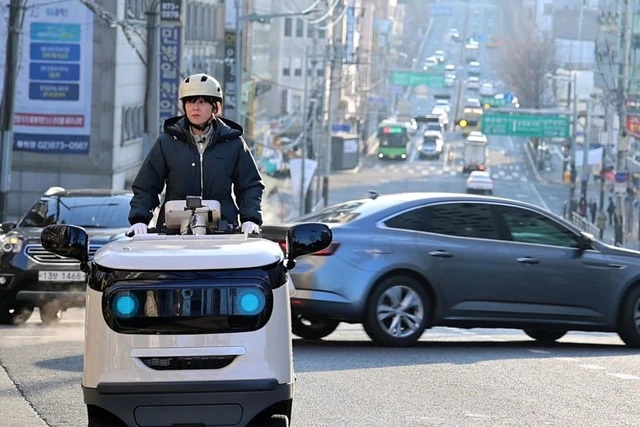 Bắt gặp minh tinh hạng A đi làm công nhân vệ sinh và rửa bát thuê, biết lý do ai cũng sốc- Ảnh 3.