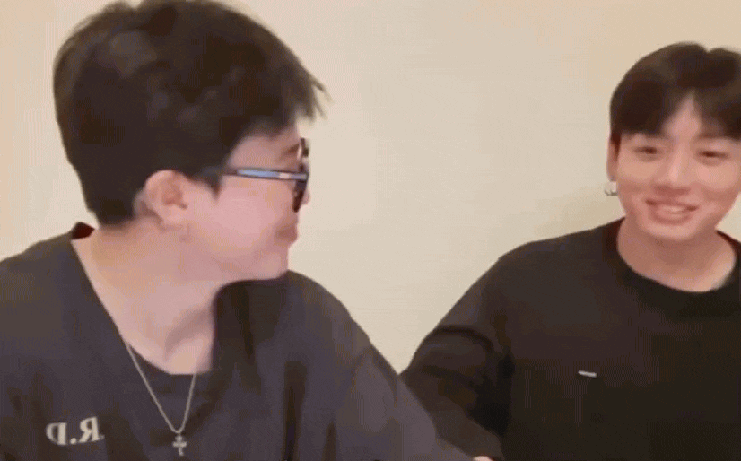 Jimin - Jungkook (BTS) thản nhiên nói chuyện 18+ trước mặt fan?- Ảnh 1.