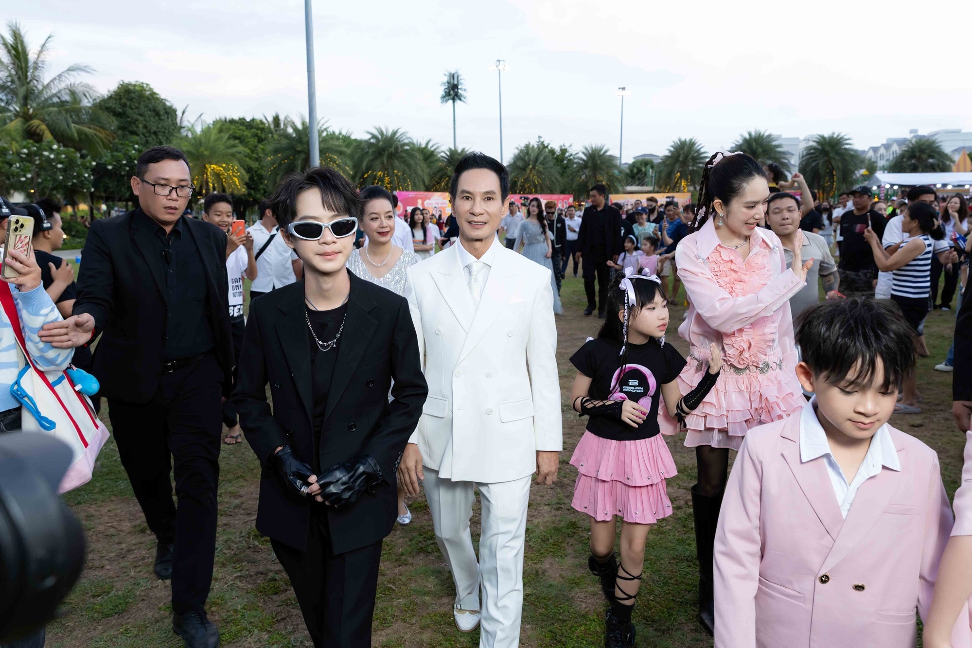 Clip con trai Lý Hải khóc mếu máo giữa sự kiện, Minh Hà phải có động thái gấp- Ảnh 1.