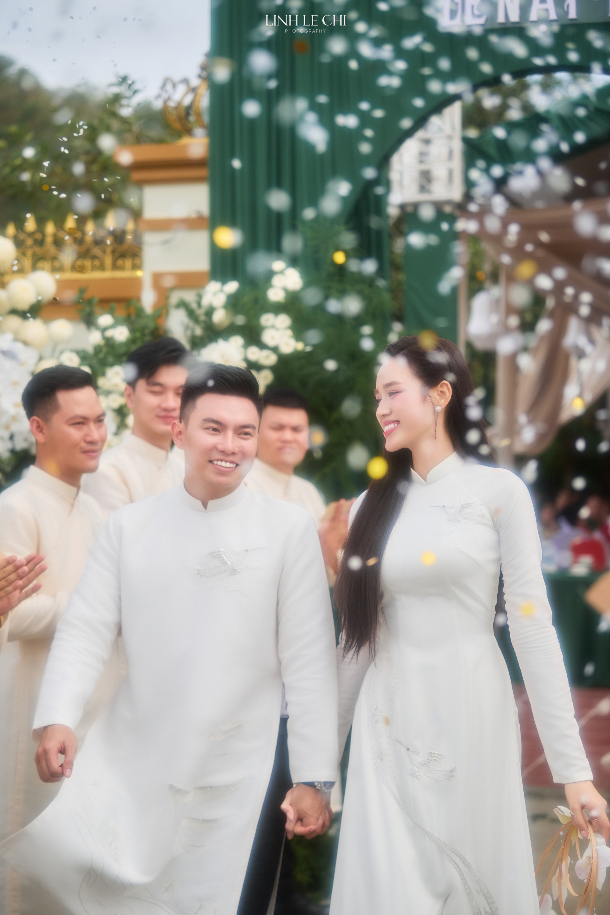 Hoa hậu Đỗ Hà và chồng thiếu gia tập đoàn Sơn Hải quá đáng...- Ảnh 5.