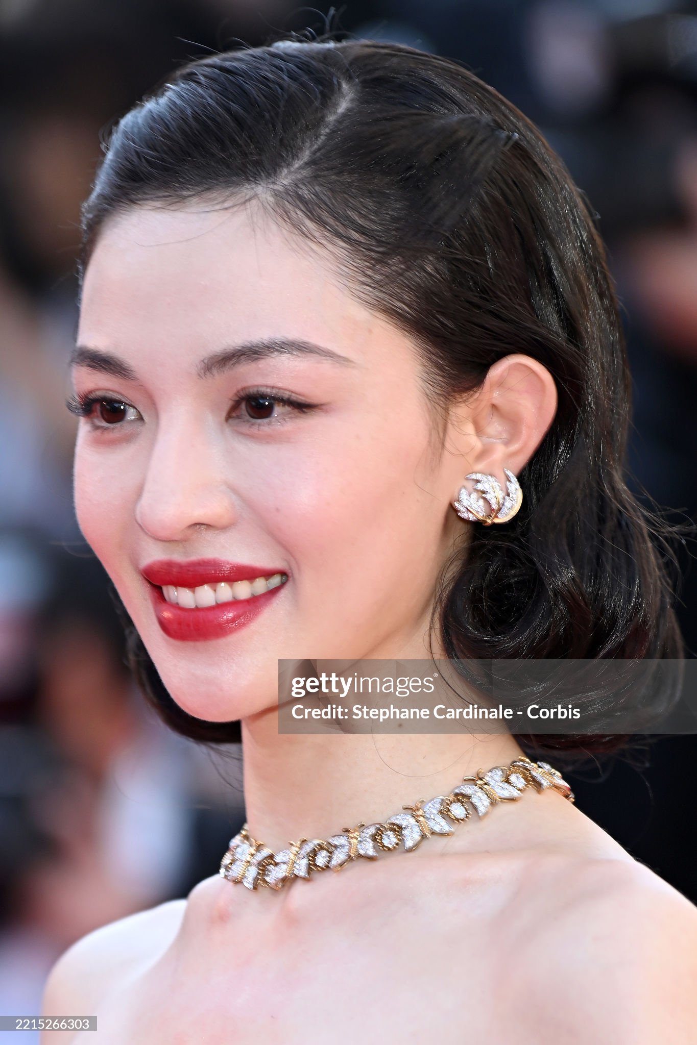 Thảm đỏ Cannes ngày 3: Chung Sở Hi đẹp phát sáng, cùng Chompoo Araya