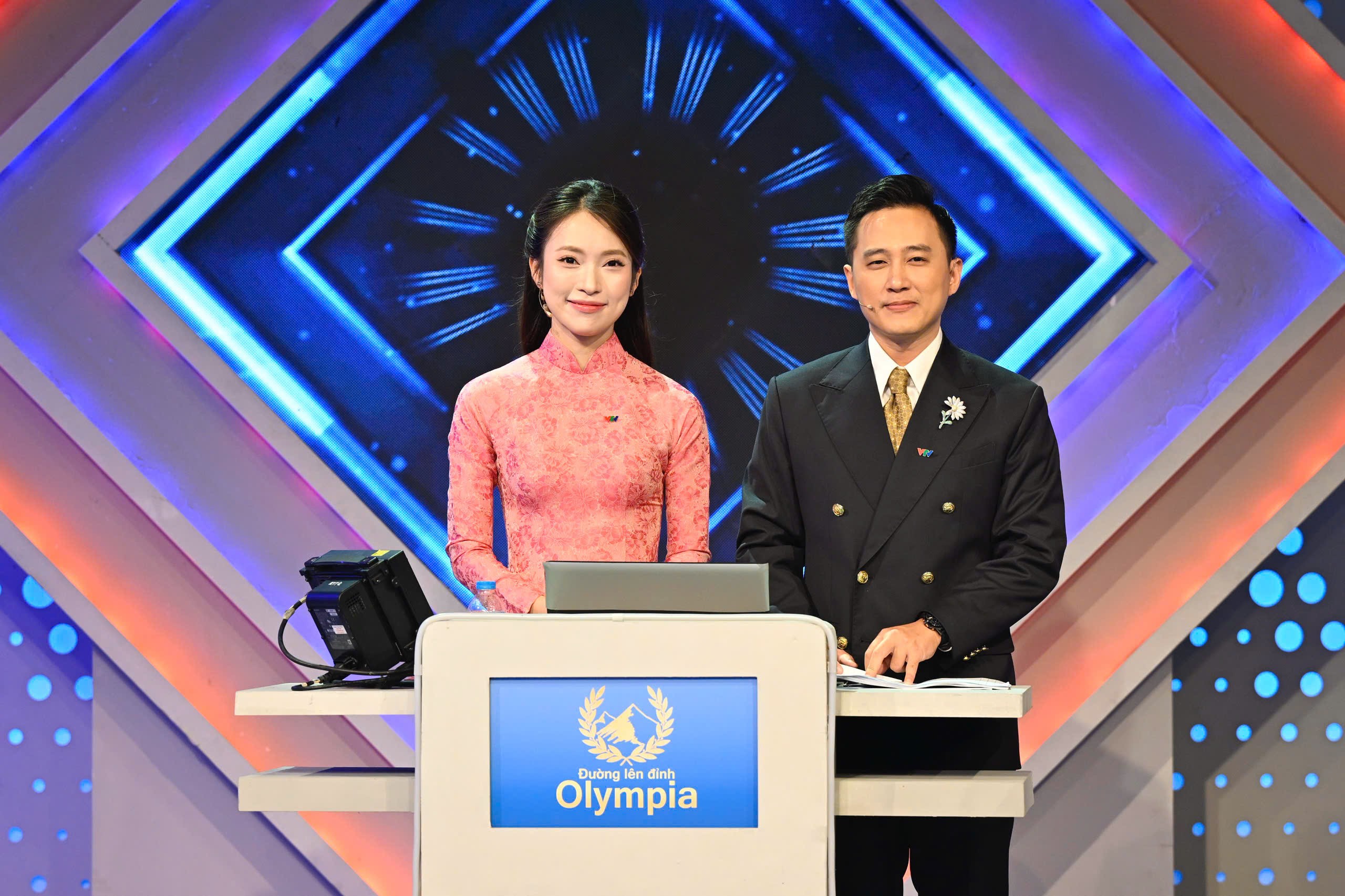 Trực tiếp chung kết Đường lên đỉnh Olympia 2025 - 11