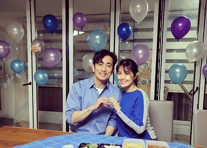 ... hay bây giờ thì vẫn cứ luôn bền chặt và ngọt ngào như thế.