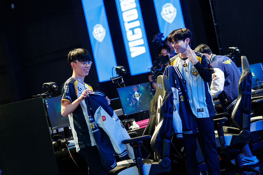 Kết quả CKTG 2025 hôm nay 17/10: CFO thua nuối tiếc, AL và KT vào tứ kết cktg 2025 1710