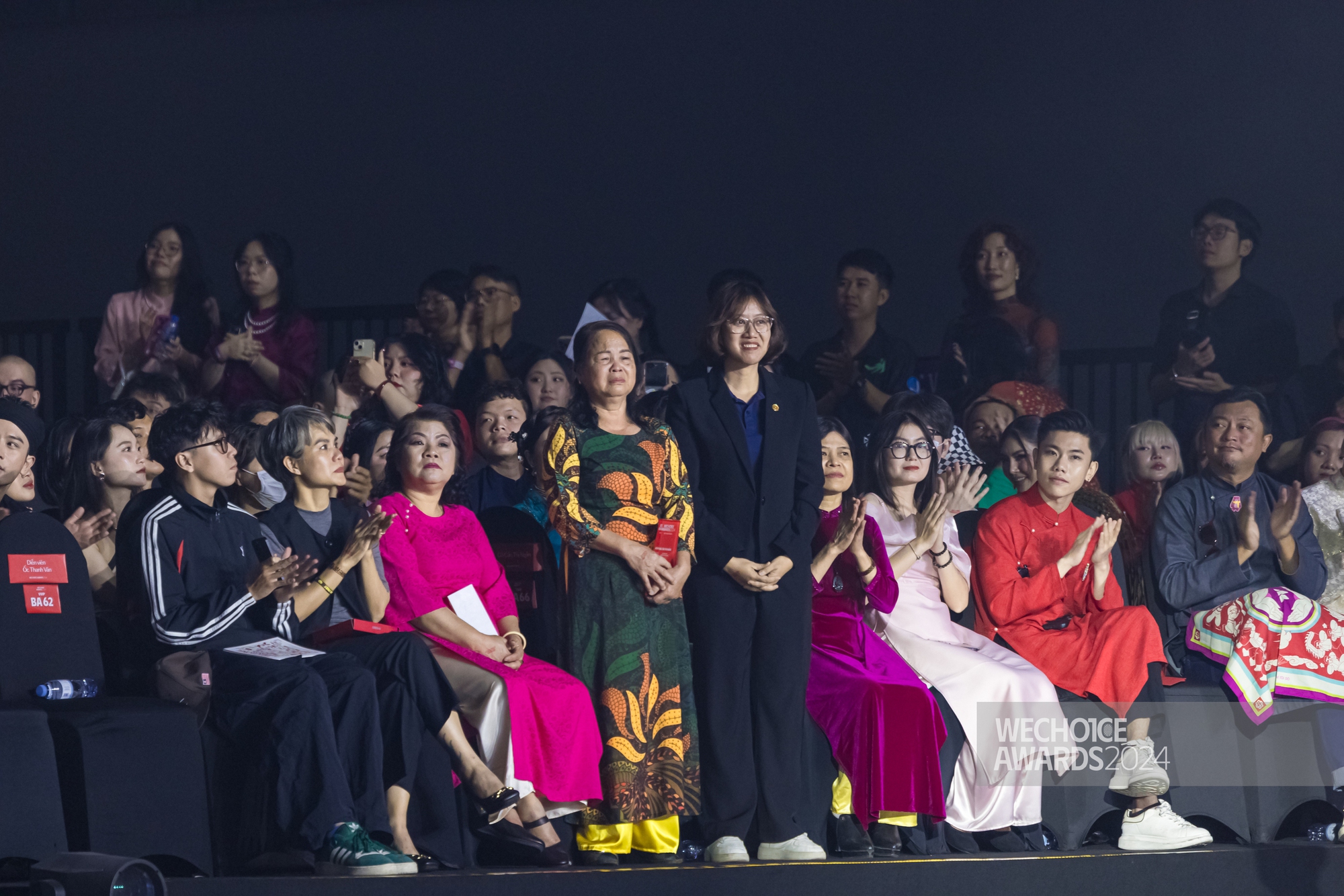 Nhã Phương, Thuỳ Tiên và dàn sao Việt rơi nước mắt khi chứng kiến 1 điều diễn ra ở WeChoice Awards 2024- Ảnh 7. Nhã Phương, Thuỳ Tiên và dàn sao Việt rơi nước mắt khi chứng kiến 1 điều diễn ra ở WeChoice Awards 2024- Ảnh 7.