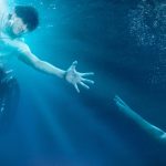 Cặp chị em Vbiz lặn suốt 20 tiếng chỉ để chụp một bức hình, thành quả tuyệt đối điện ảnh xem đã con mắt cnen 1st look poster 1754125448224 17541254485122040555481 414 0 1461 2000 crop 17541256149691237248854jpg