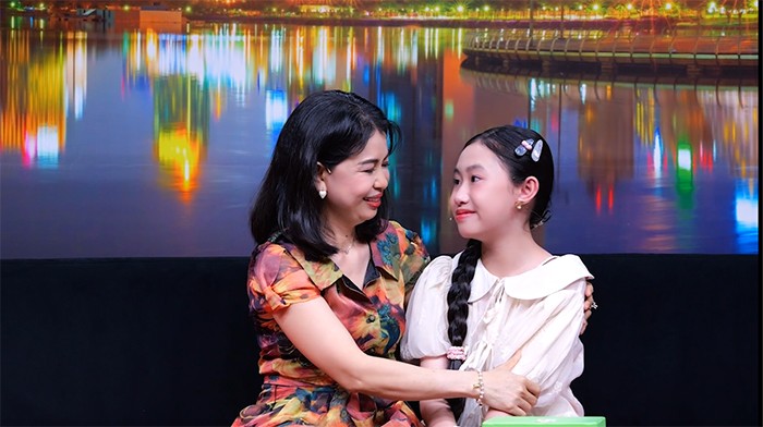 Chị Thúy Hằng thừa nhận đôi khi sự im lặng của mình khiến con gái buồn.