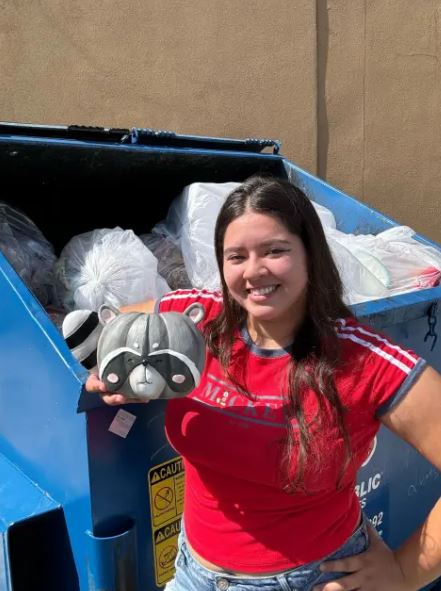 Cô gái 22 tuổi tiết kiệm 1,3 tỷ đồng trong 2 năm nhờ nhặt rác- Ảnh 1.